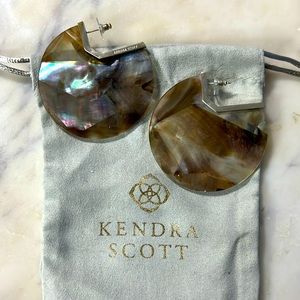 Kendra Scott Kai Earrings in Bright Silver and Black Mother of Pearl